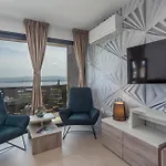 Grey House Апартаменты Бол