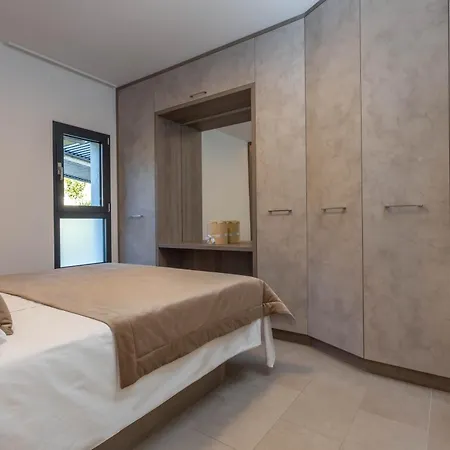 Daire Grey House
