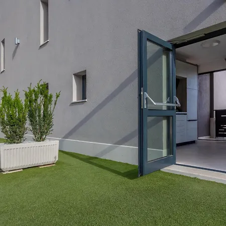 Grey House Apartman Bol